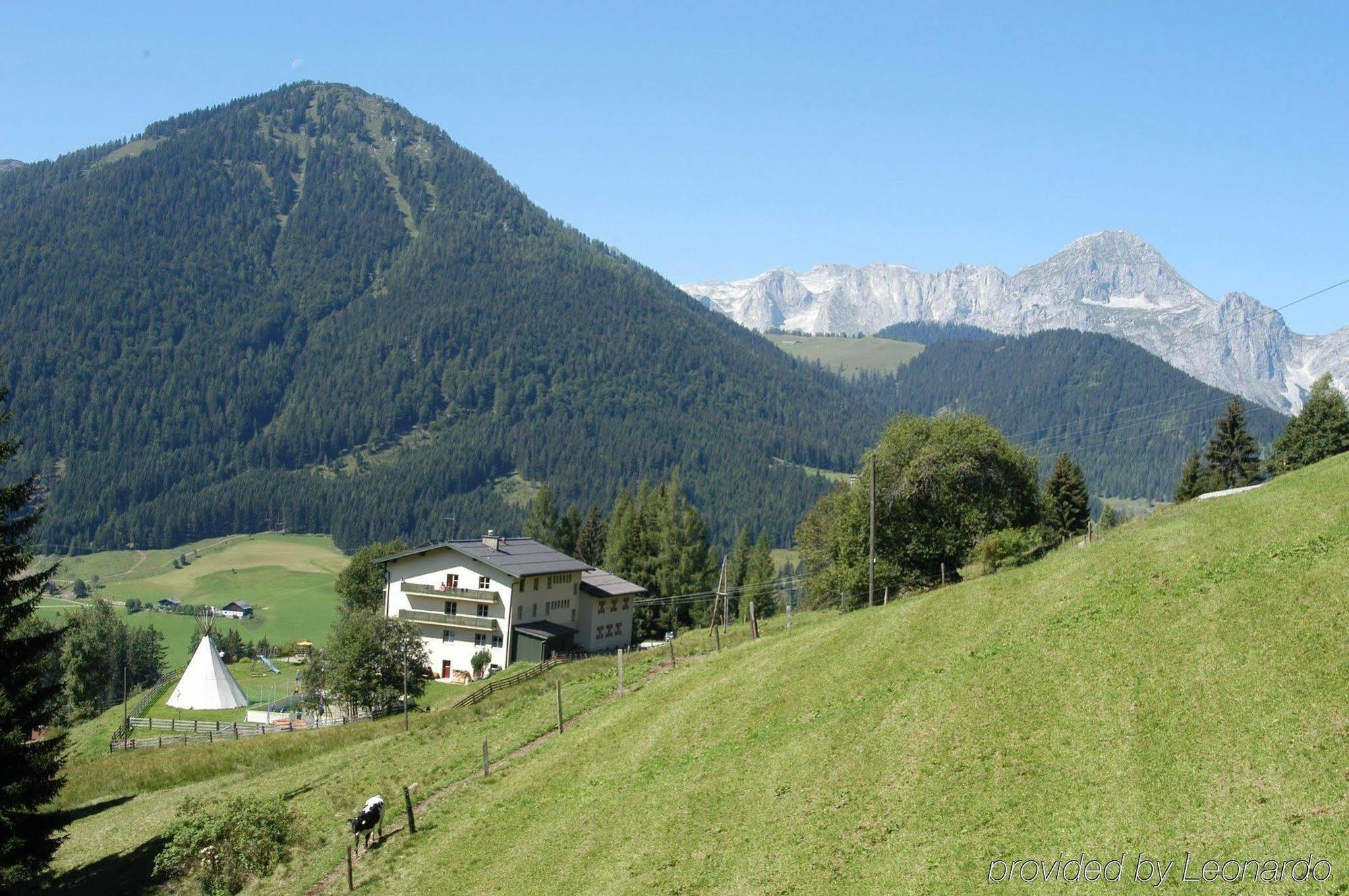 Jufa St. Martin Hotell Sankt Martin am Tennengebirge Exteriör bild